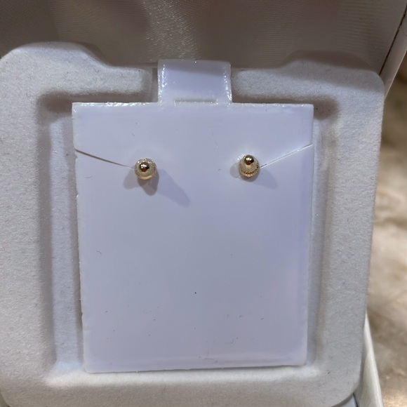 NIB 14K Yellow Gold Stud Earrings - Picture 3 of 3